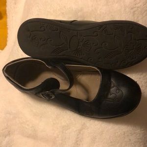 Girl school shoes